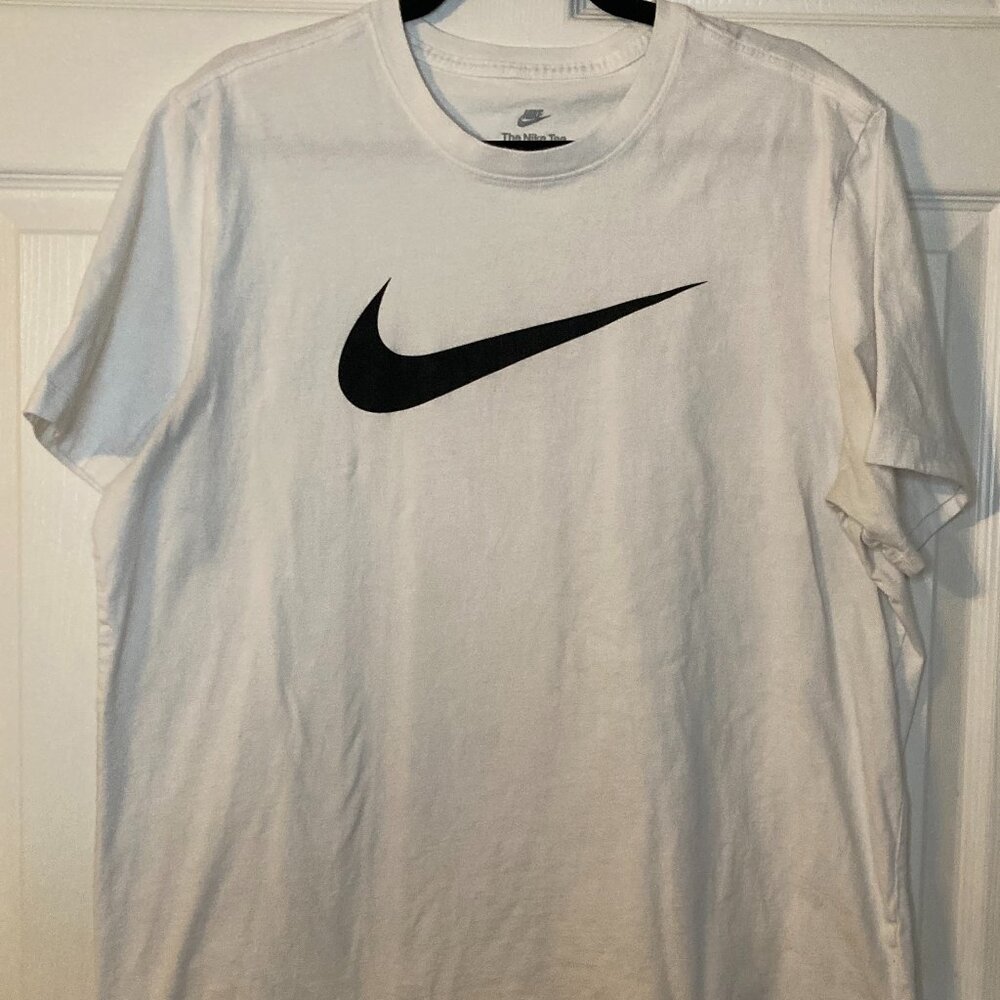 Nike Men's "The Nike Tee" Short Sleeve T-Shirt - White/Black Chest Logo -Size XL